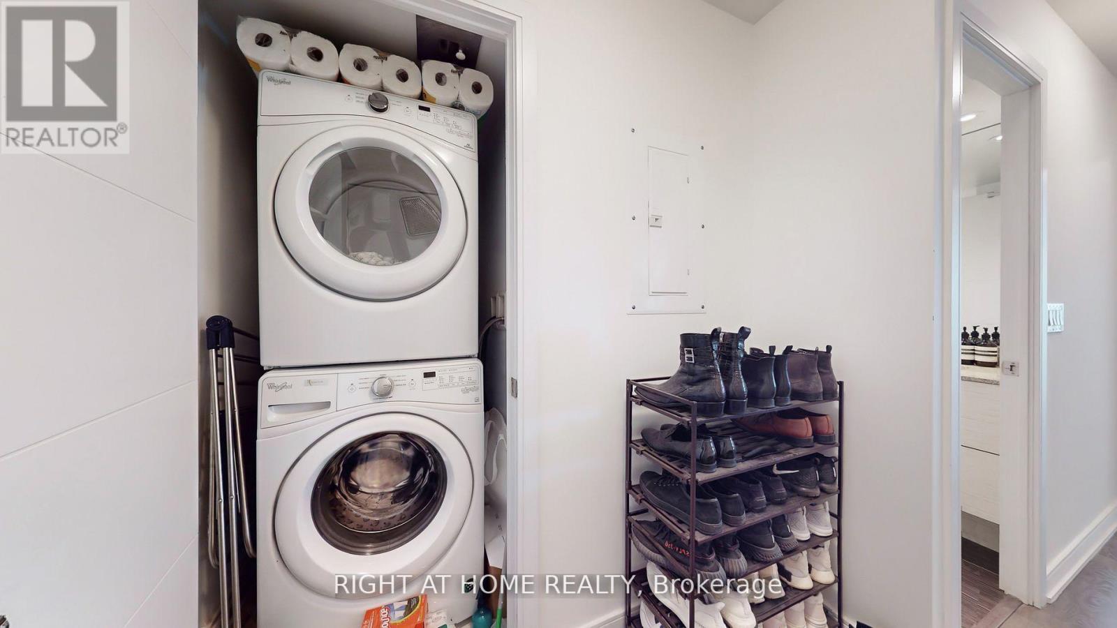 525 Adelaide Street West — photo 14