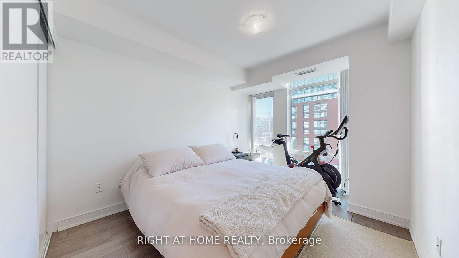 525 Adelaide Street West — photo 7
