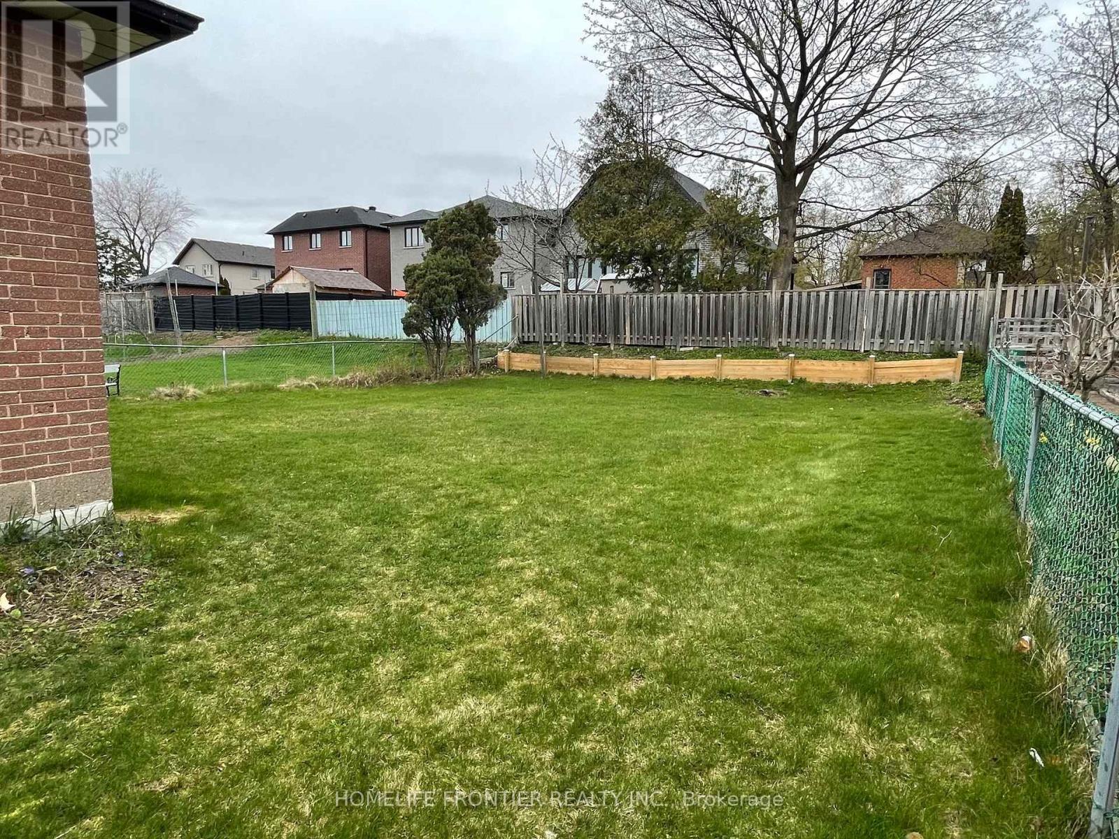 10 Edge Park Avenue — photo 13