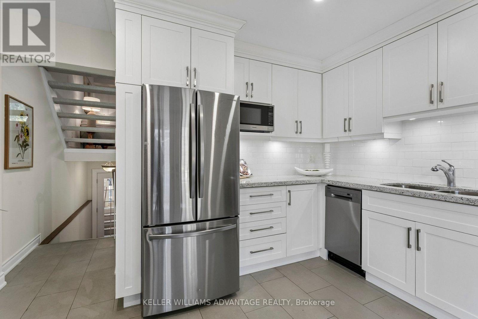 33 SANDSTONE LANE - 13