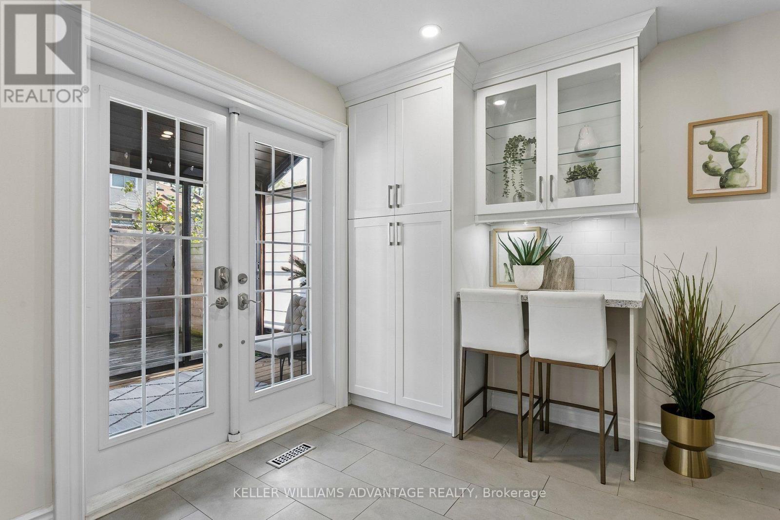 33 SANDSTONE LANE - 18