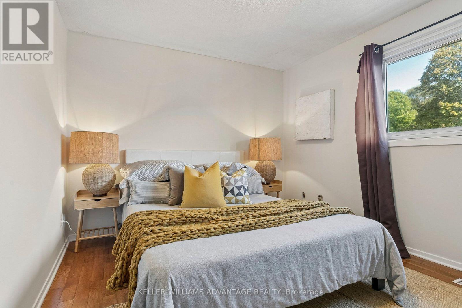 33 SANDSTONE LANE - 24