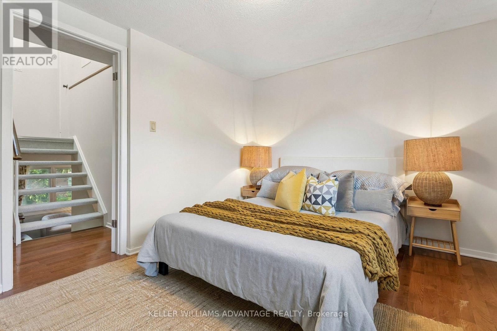 33 SANDSTONE LANE - 25