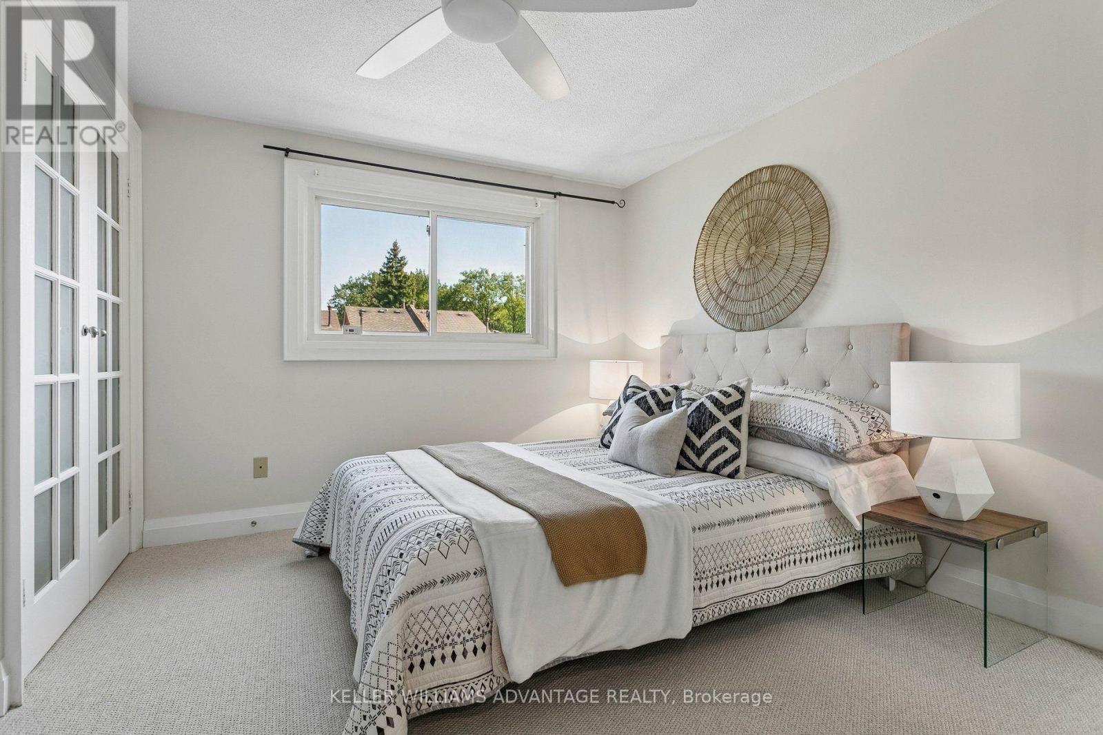 33 SANDSTONE LANE - 32