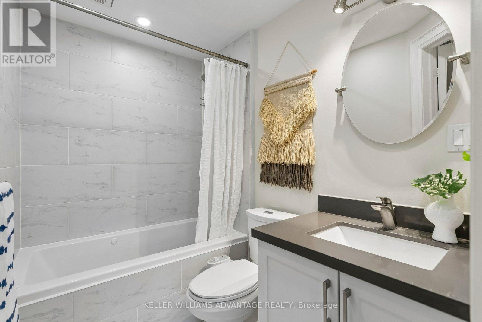 33 SANDSTONE LANE - 34