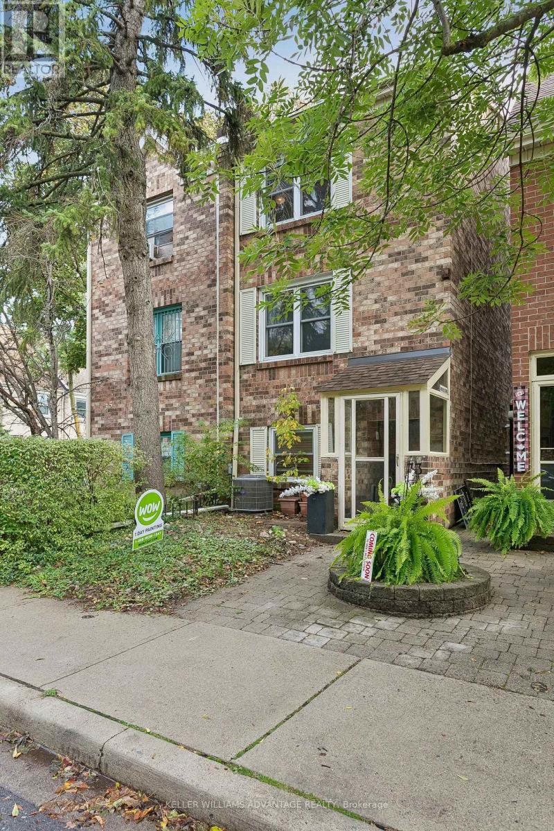 33 SANDSTONE LANE - 42