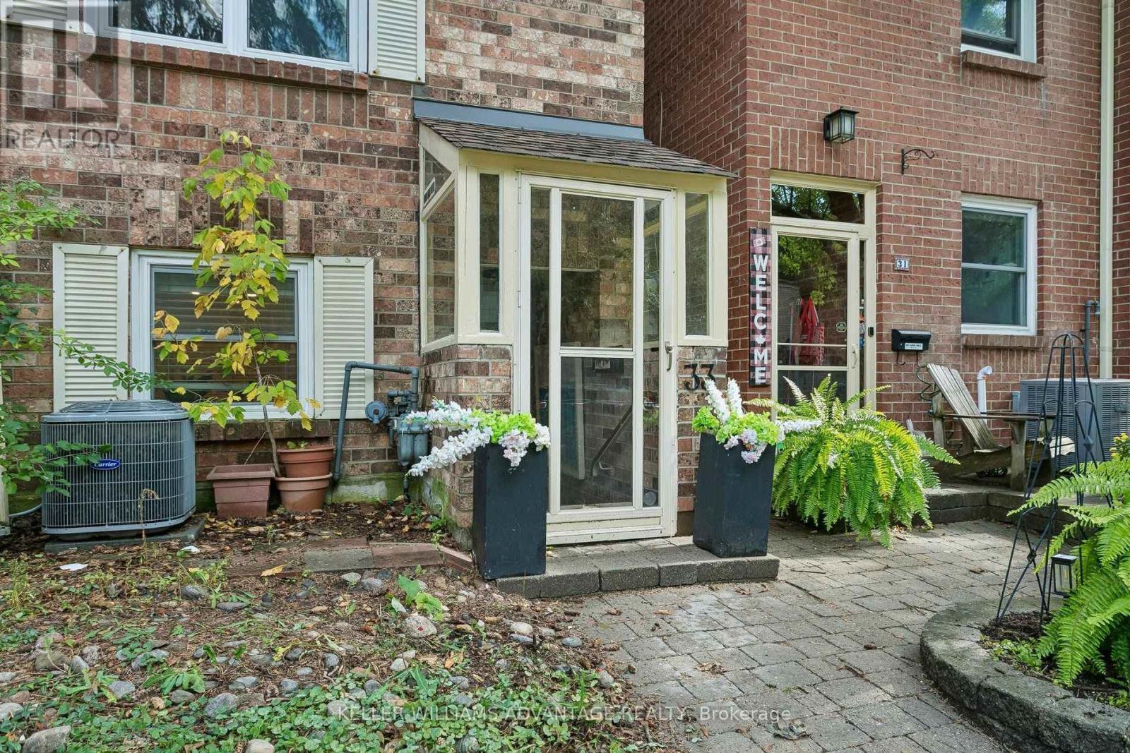 33 SANDSTONE LANE - 43