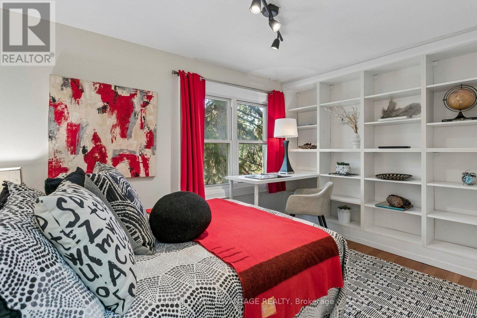 33 SANDSTONE LANE - 48