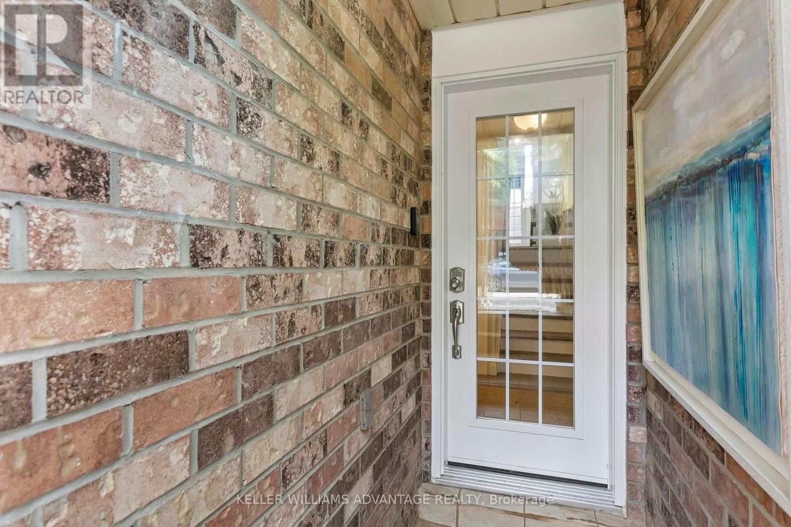 33 SANDSTONE LANE - 5