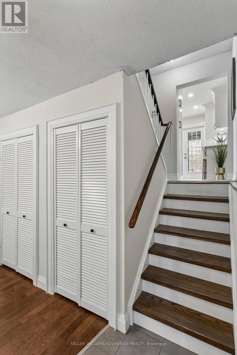 33 SANDSTONE LANE - 6