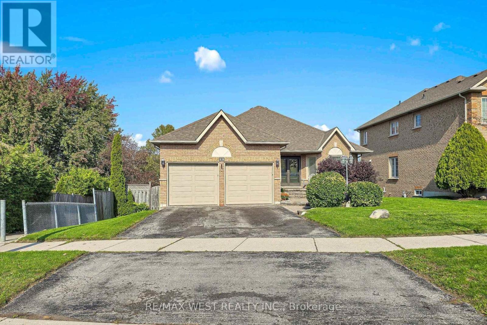 11 Brand Court, Ajax, ON photo 2