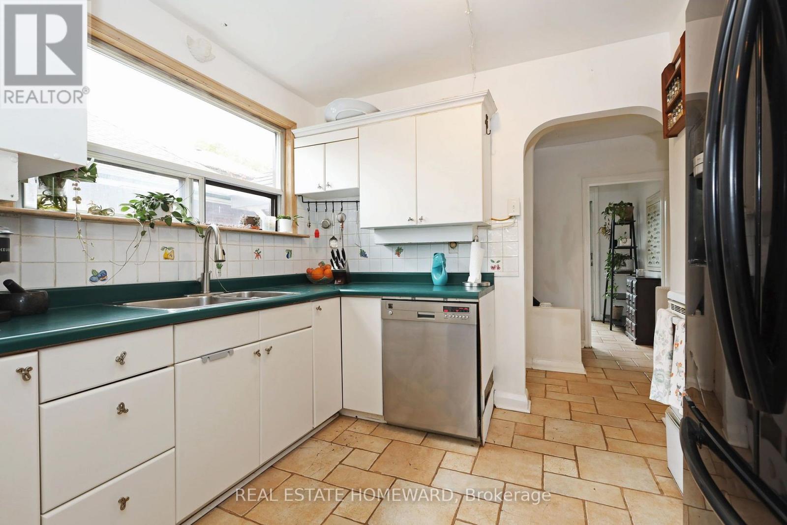 22 Haddon Avenue, Toronto, ON photo 10