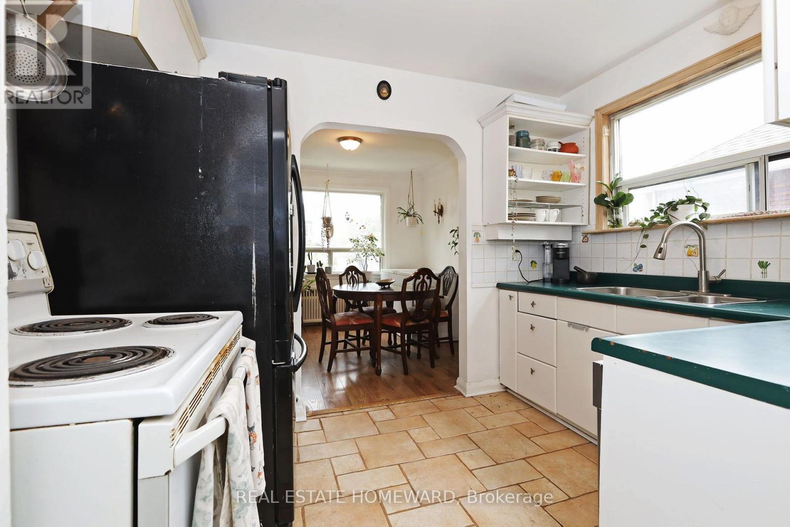22 Haddon Avenue, Toronto, ON photo 11