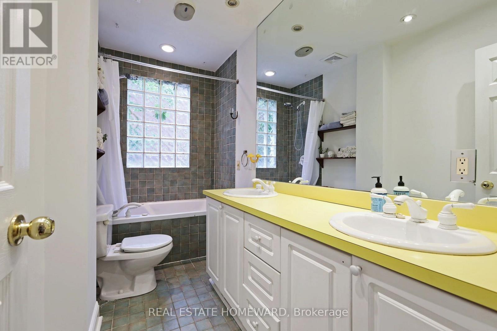 22 Haddon Avenue, Toronto, ON photo 13