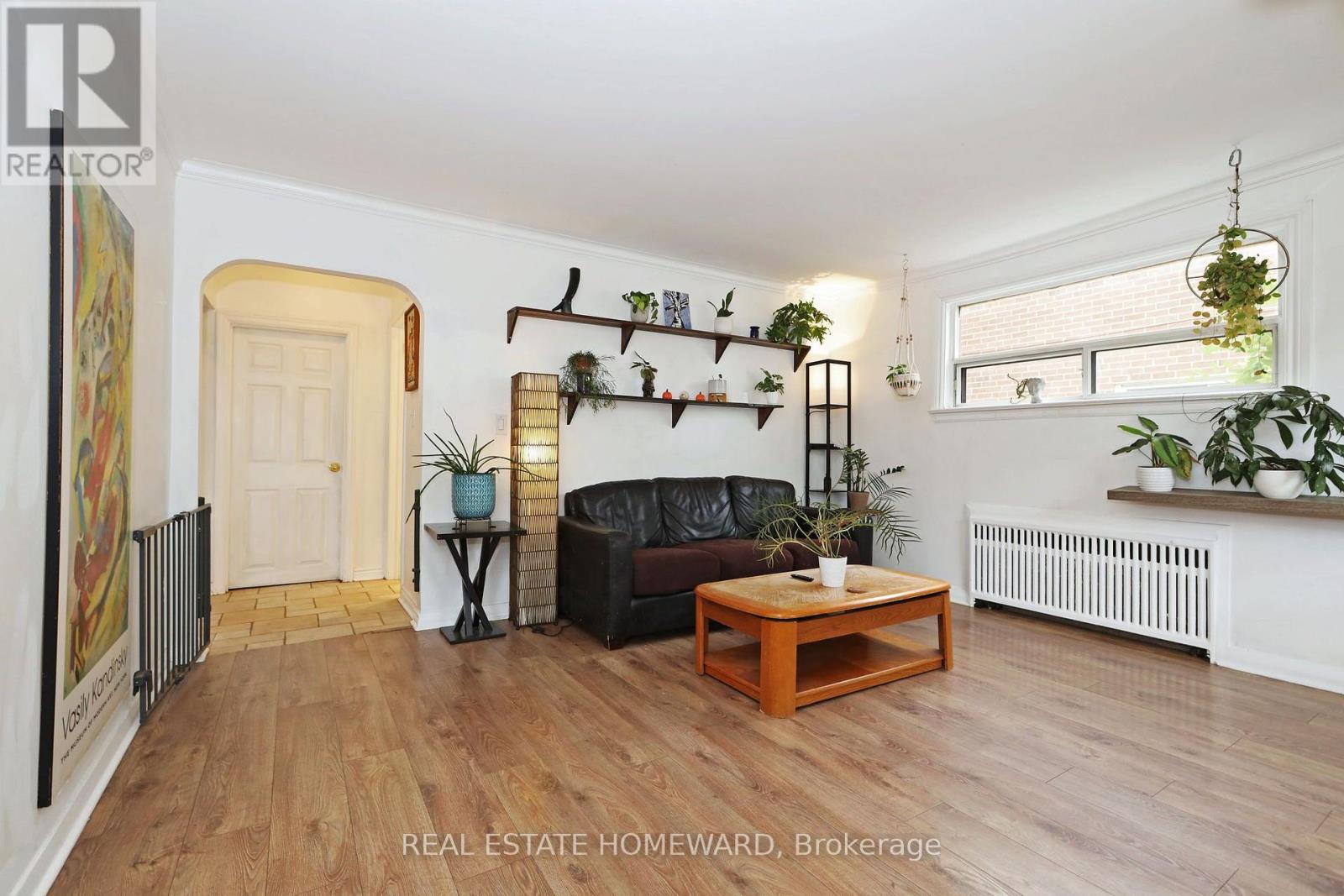 22 Haddon Avenue, Toronto, ON photo 4