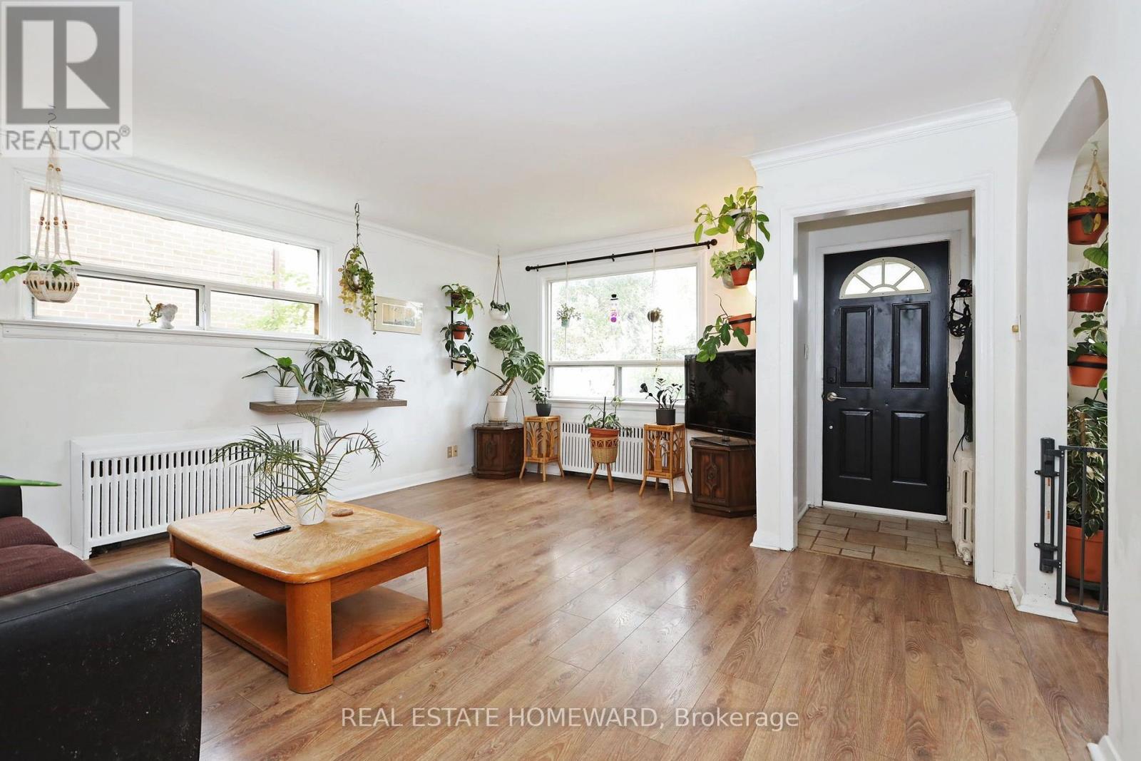22 Haddon Avenue, Toronto, ON photo 5
