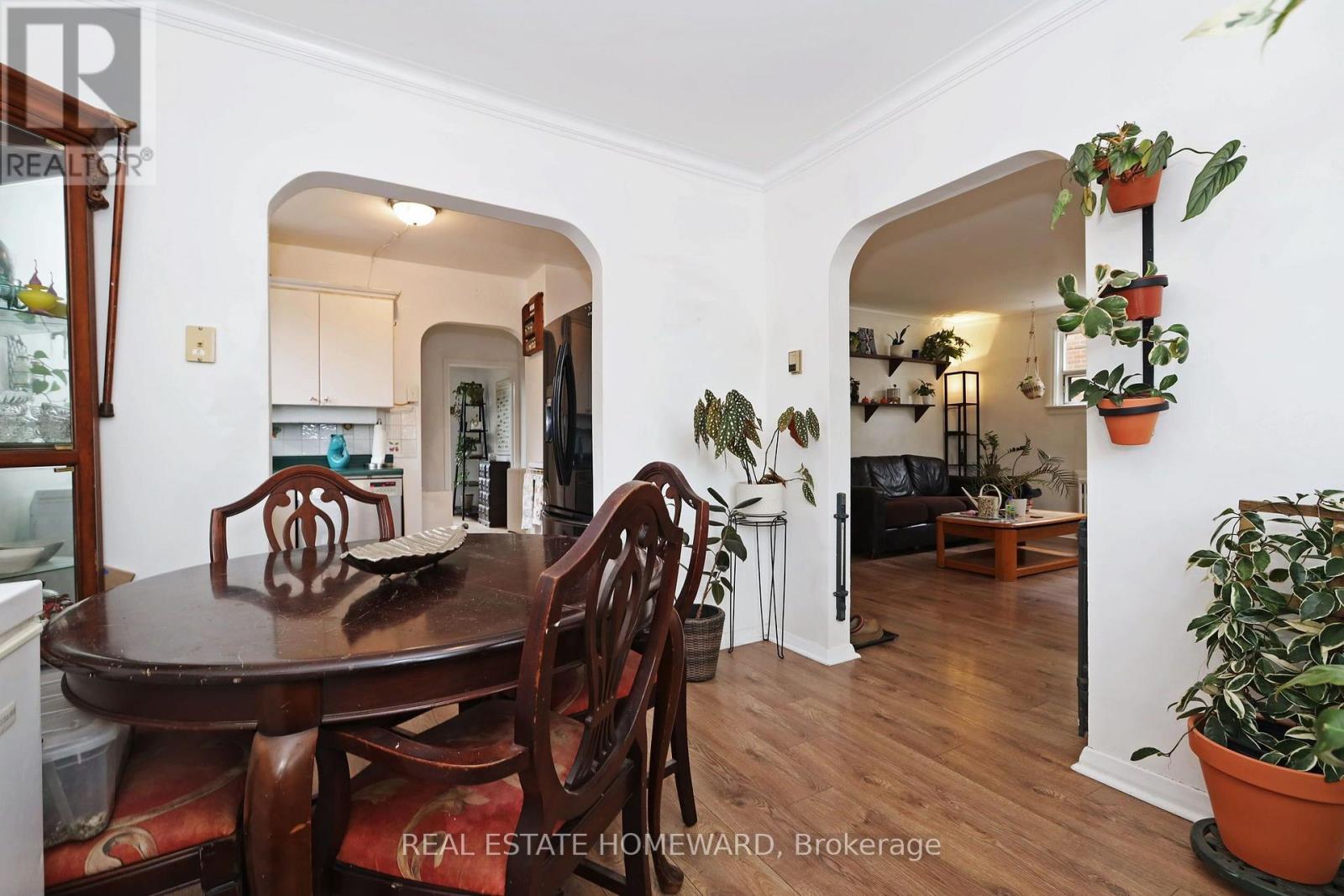 22 Haddon Avenue, Toronto, ON photo 8