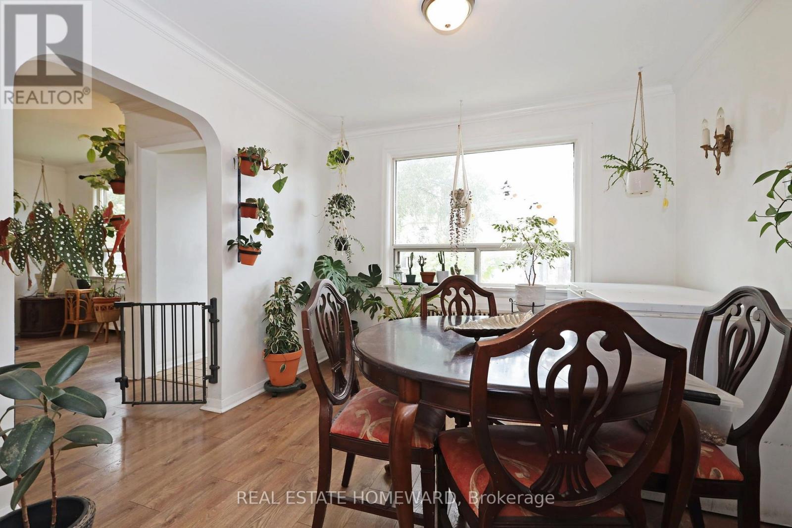 22 Haddon Avenue, Toronto, ON photo 9