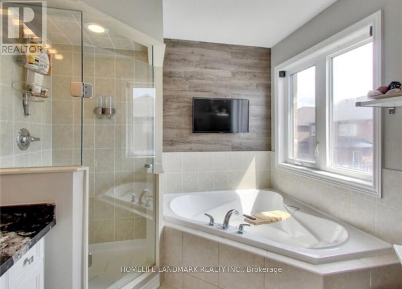 25 Overhold Crescent — photo 12