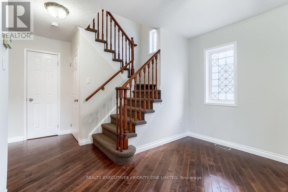17 Drake Drive, Barrie, ON photo 15
