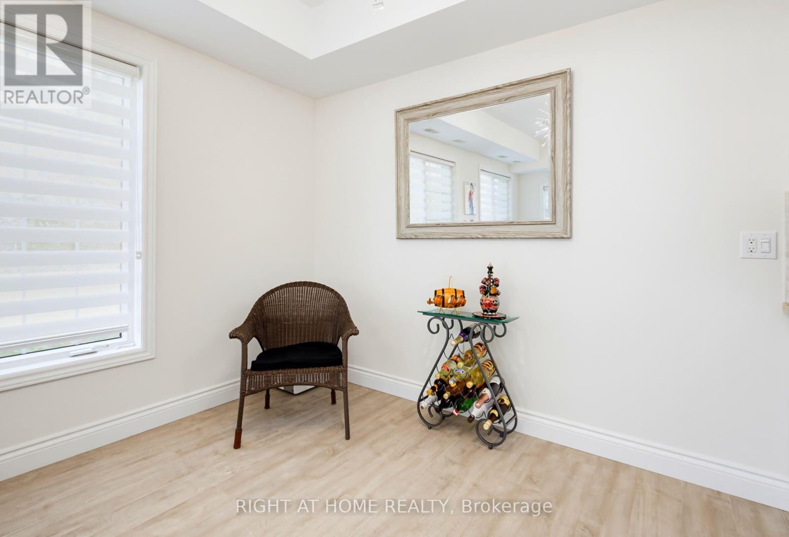960 BLOOR STREET - Image 11