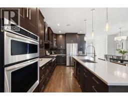 4pc Bathroom - 2227 26 Street Sw, Calgary, AB T3E2A4 Photo 8