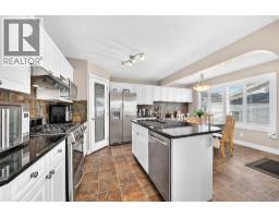 Living room - 826 Applewood Drive Se, Calgary, AB T2A7R6 Photo 6