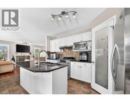Bedroom - 826 Applewood Drive Se, Calgary, AB T2A7R6 Photo 8
