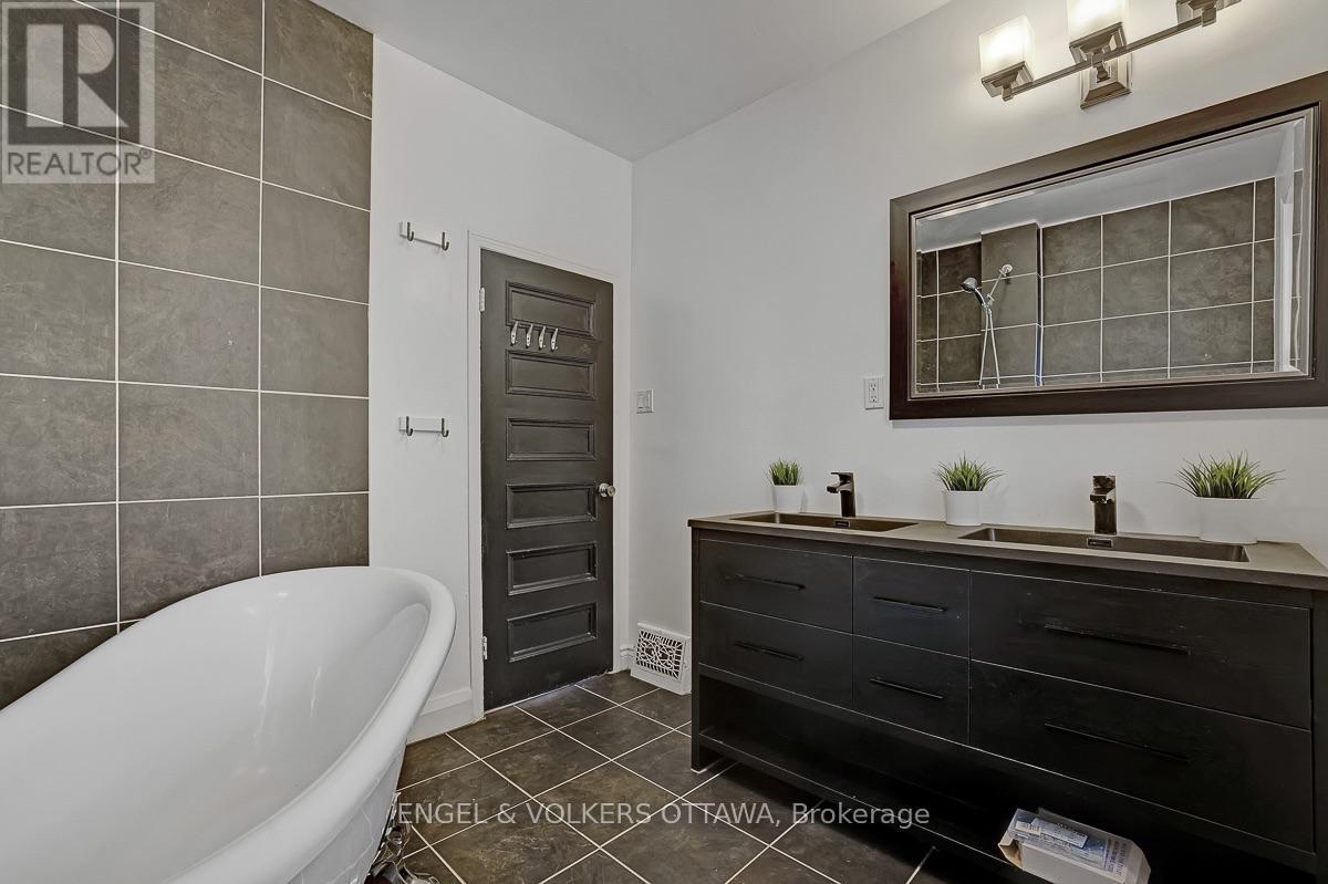 217 Florence Street East — photo 27