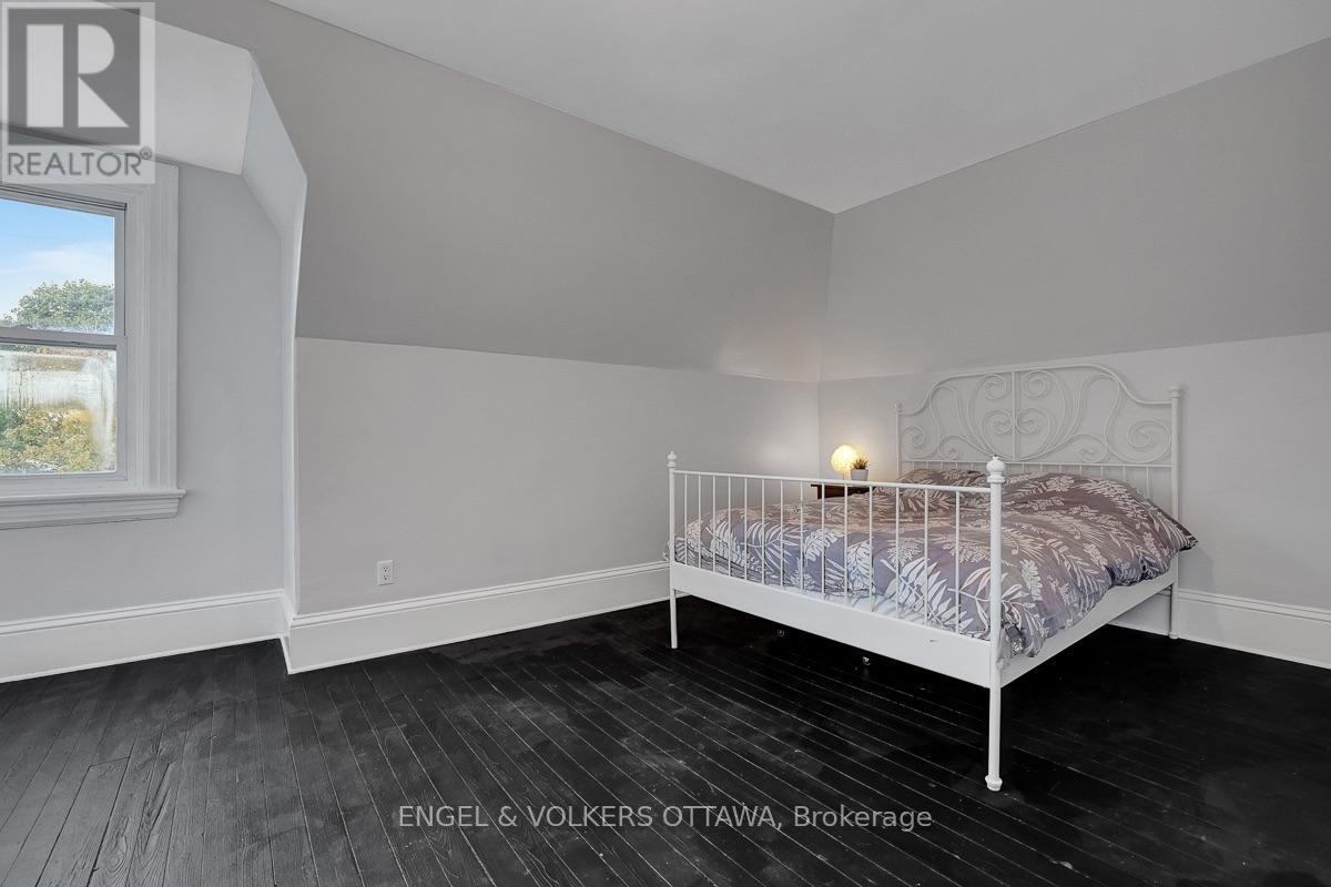 217 Florence Street East — photo 31