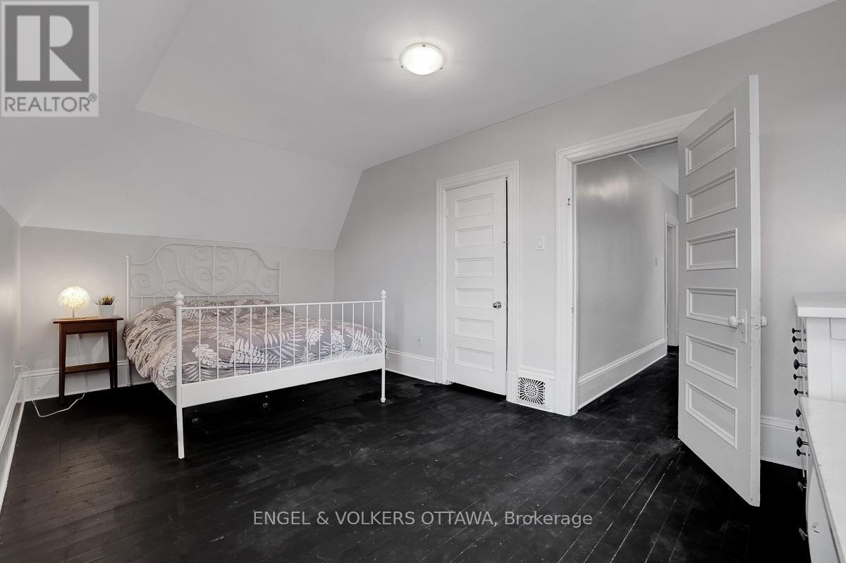 217 Florence Street East — photo 32