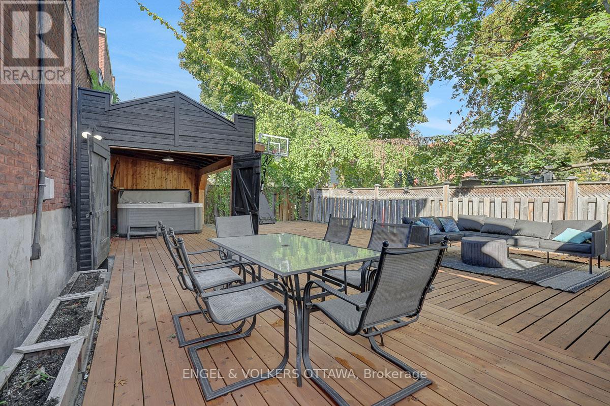 217 Florence Street East — photo 40
