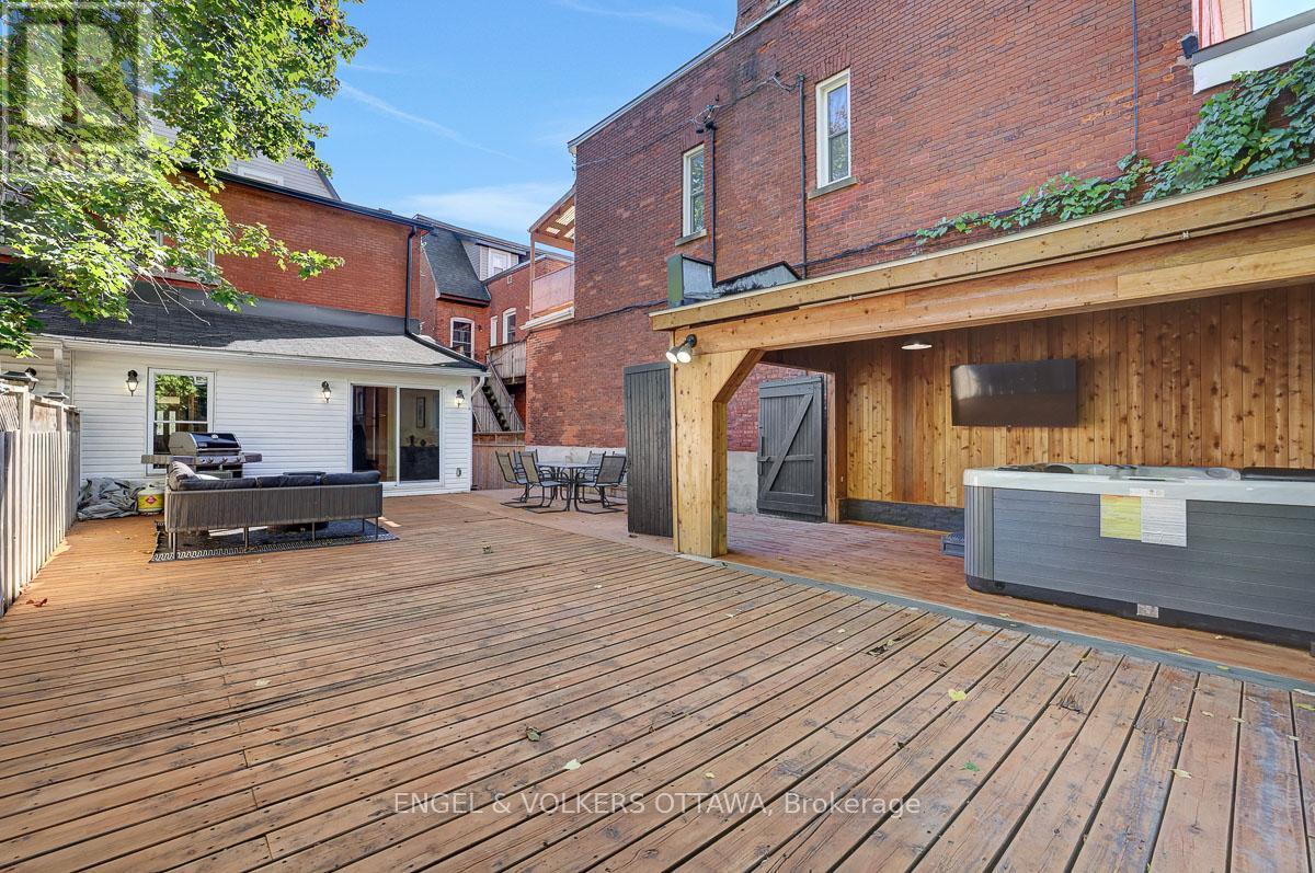 217 Florence Street East — photo 44