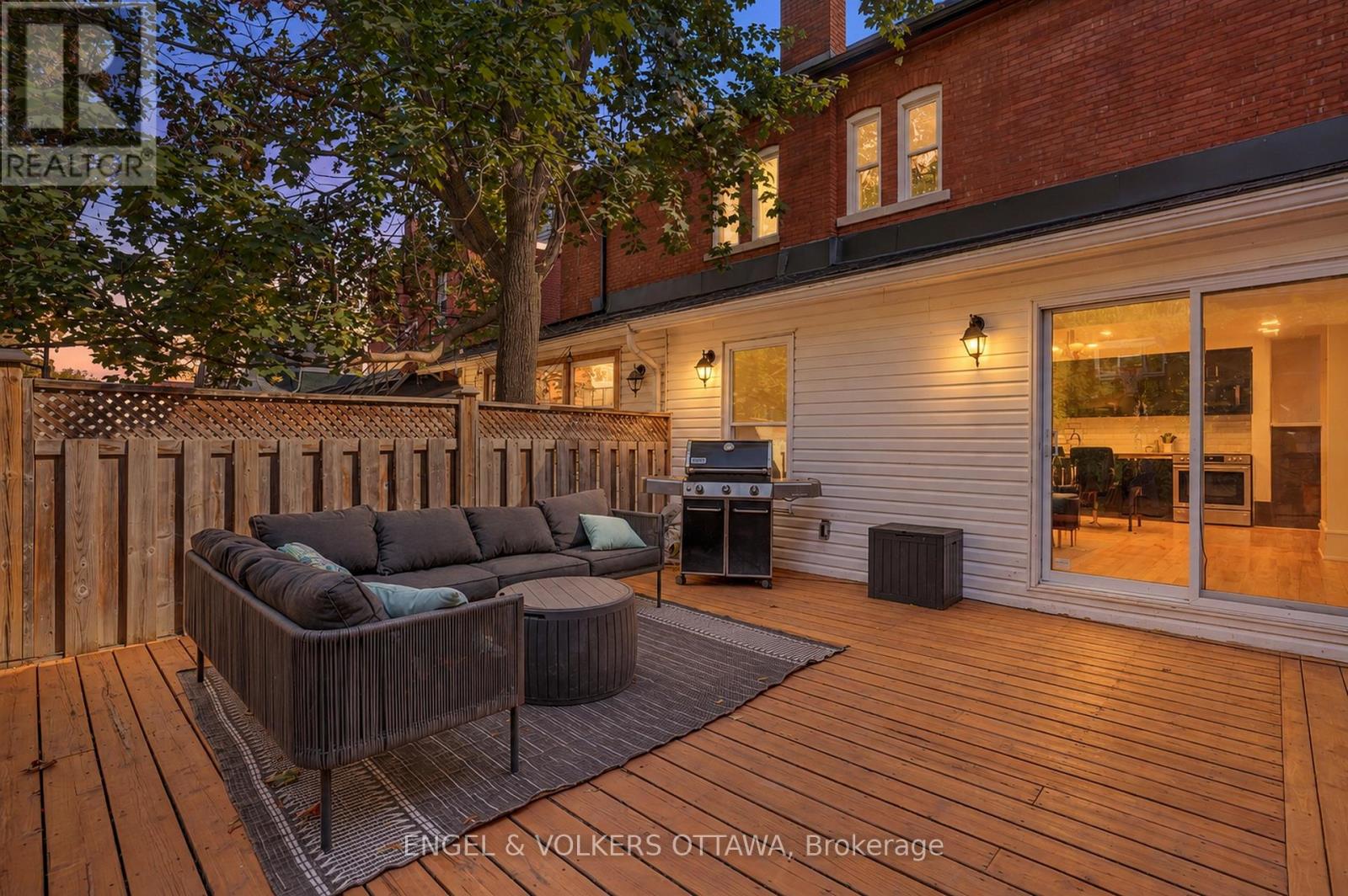 217 Florence Street East — photo 45