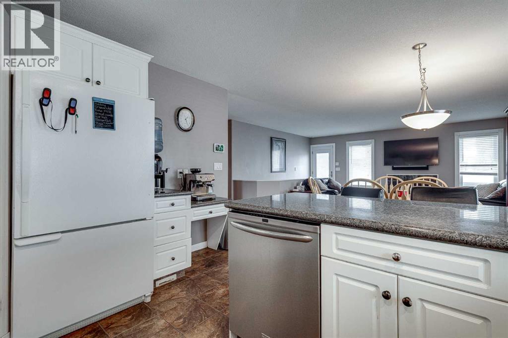 Listing photo – 14 Kingston Drive, Red Deer