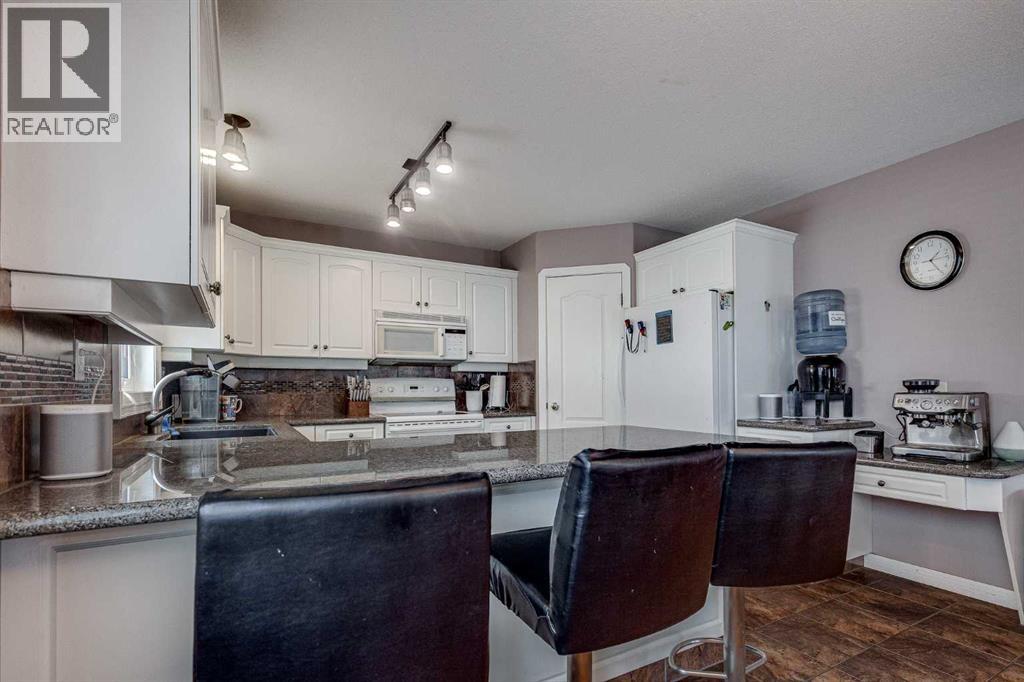 Listing photo – 14 Kingston Drive, Red Deer