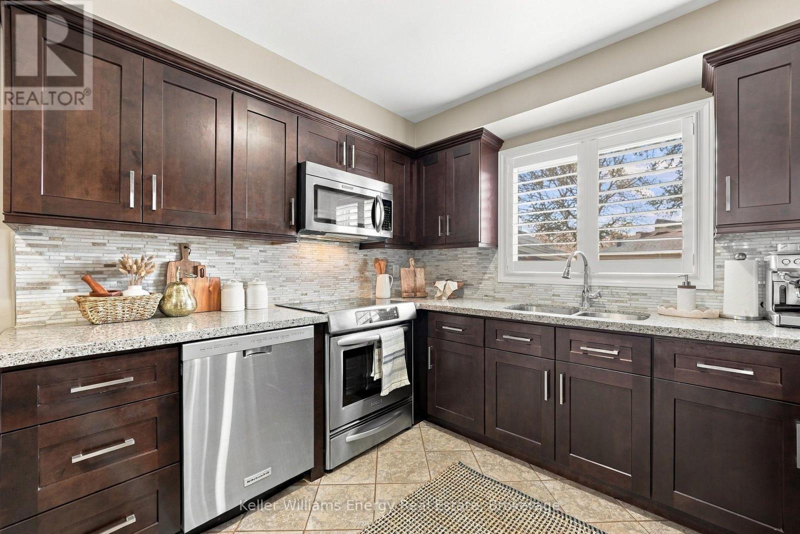 250 Glen Hill Drive, Whitby, ON photo 4