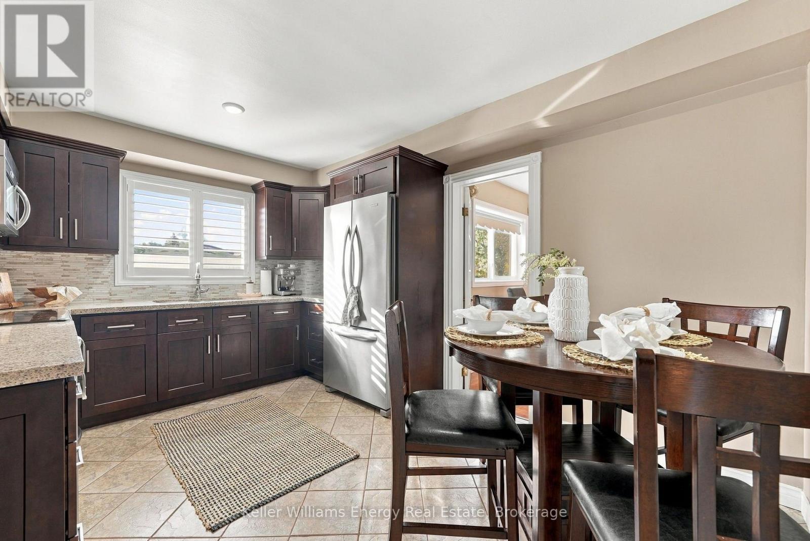 250 Glen Hill Drive, Whitby, ON photo 5