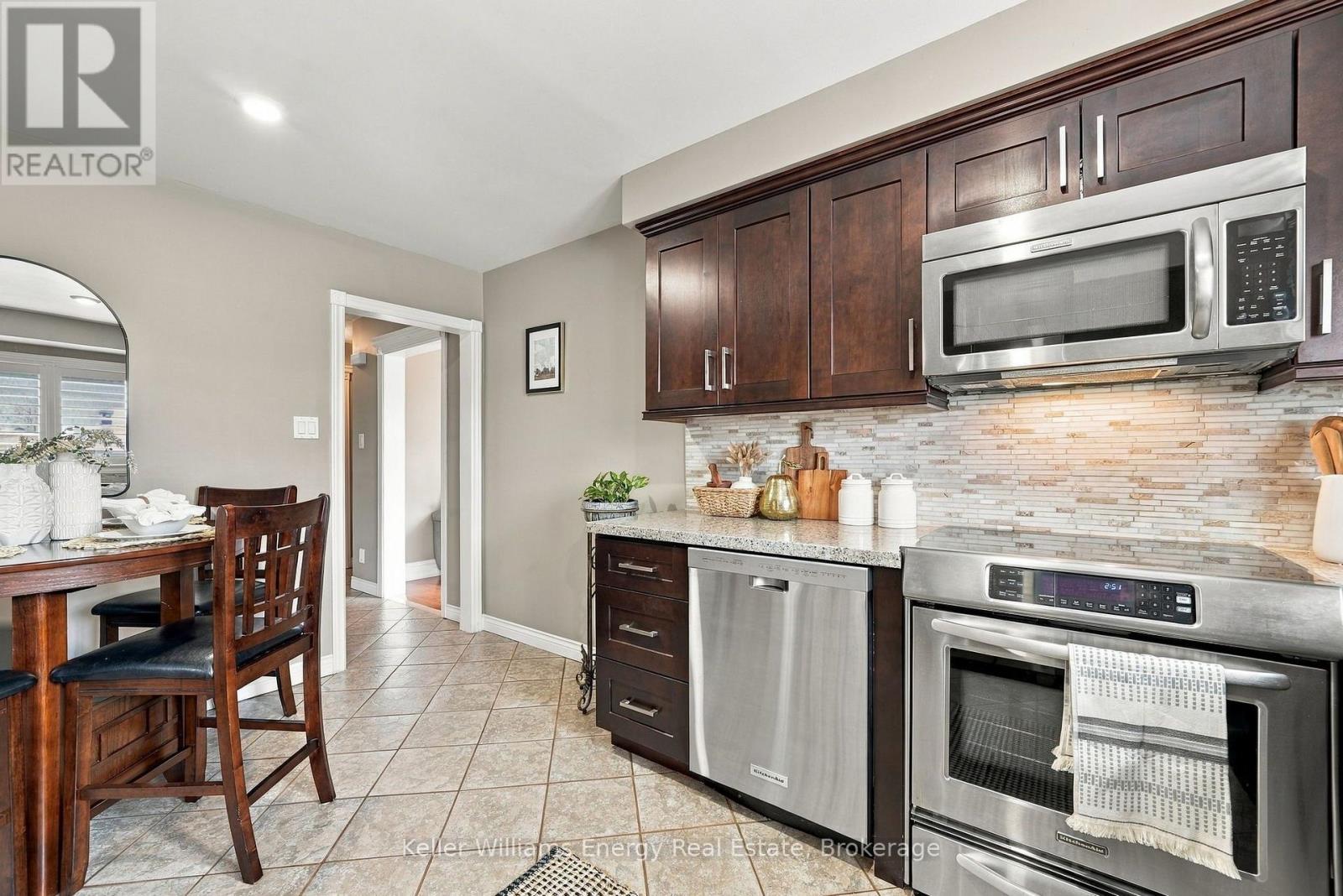 250 Glen Hill Drive, Whitby, ON photo 7