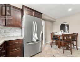 Mud room - 250 Glen Hill Drive, Whitby, ON L1N7J8 Photo 6