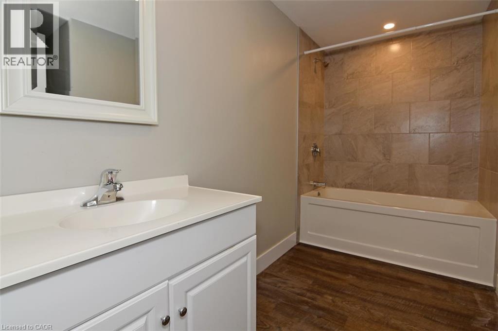 5 bedroom Multi-family interior view, 1 SOUTHWOOD Crescent, London, Ontario