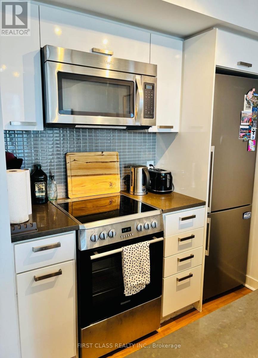 295 Adelaide Street West — photo 2