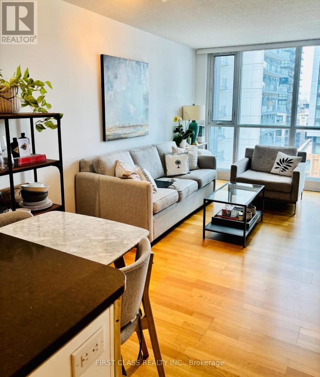 295 Adelaide Street West — photo 3