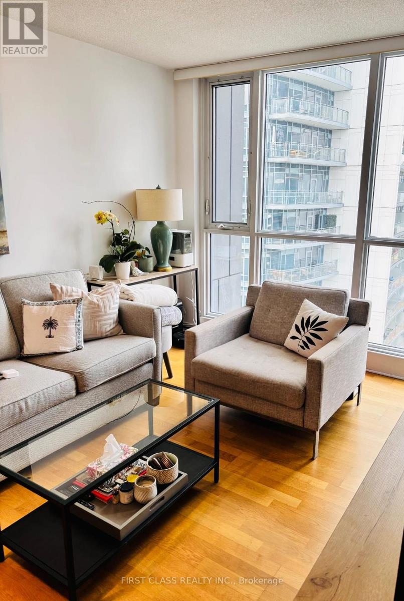 295 Adelaide Street West — photo 4