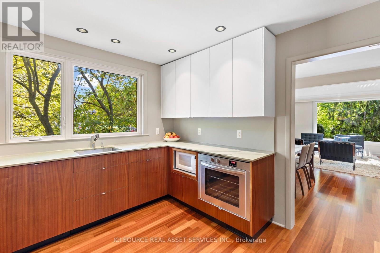 10 Red Oaks Crescent, Toronto, ON photo 14