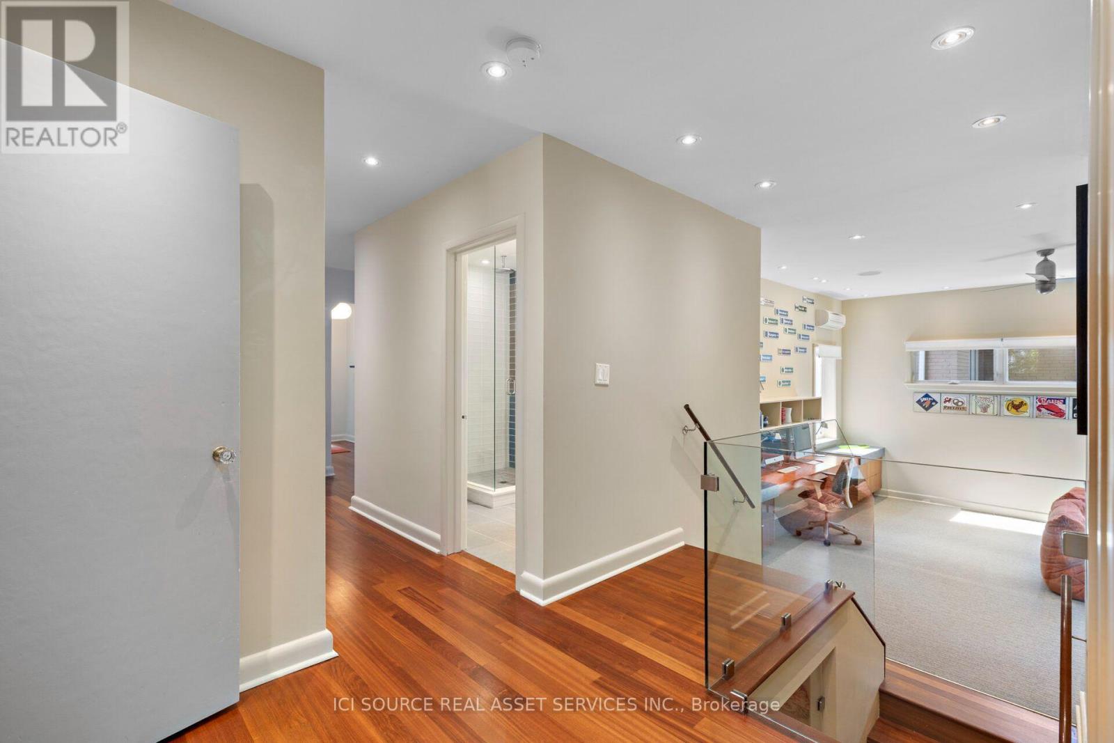10 Red Oaks Crescent, Toronto, ON photo 16
