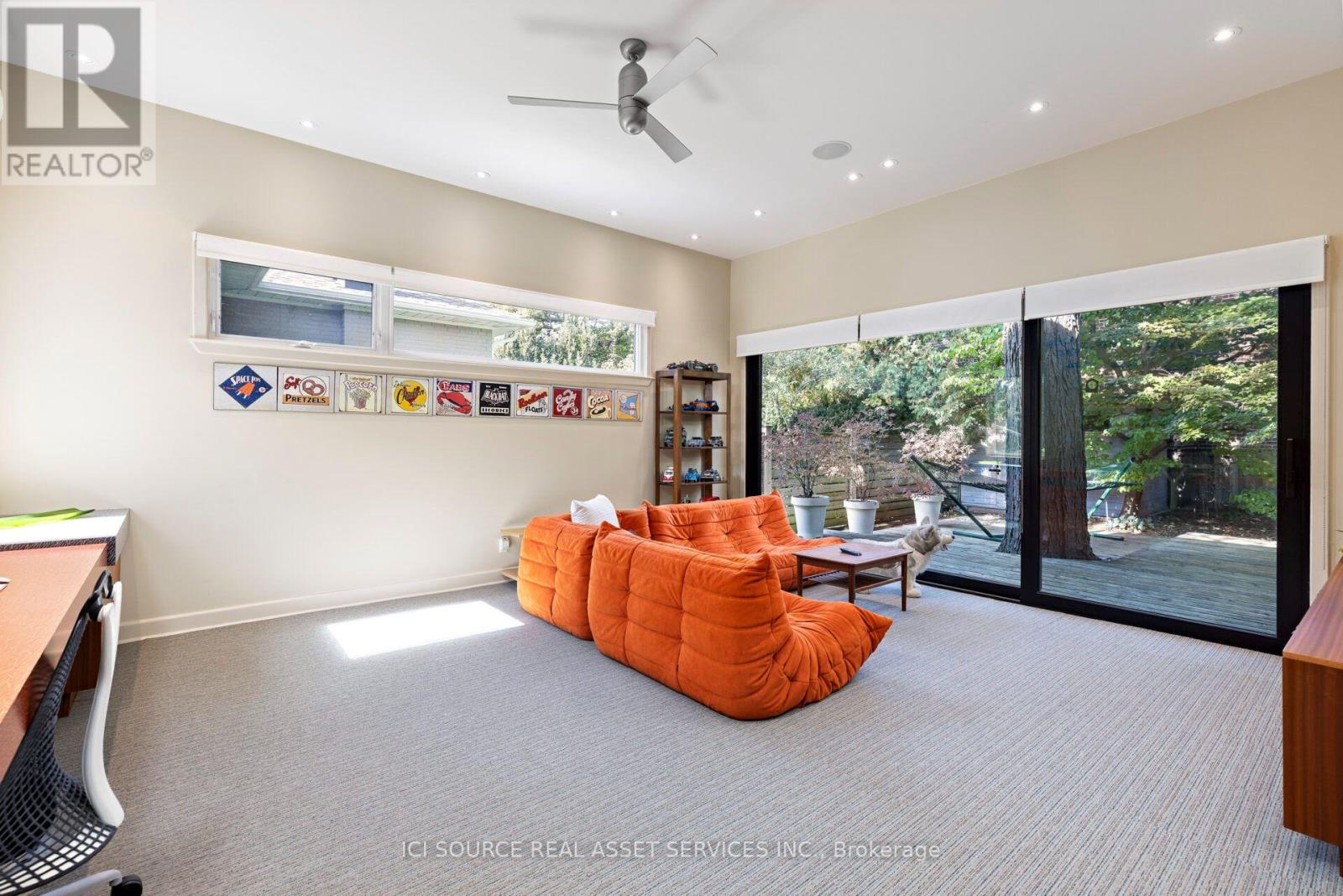 10 Red Oaks Crescent, Toronto, ON photo 19