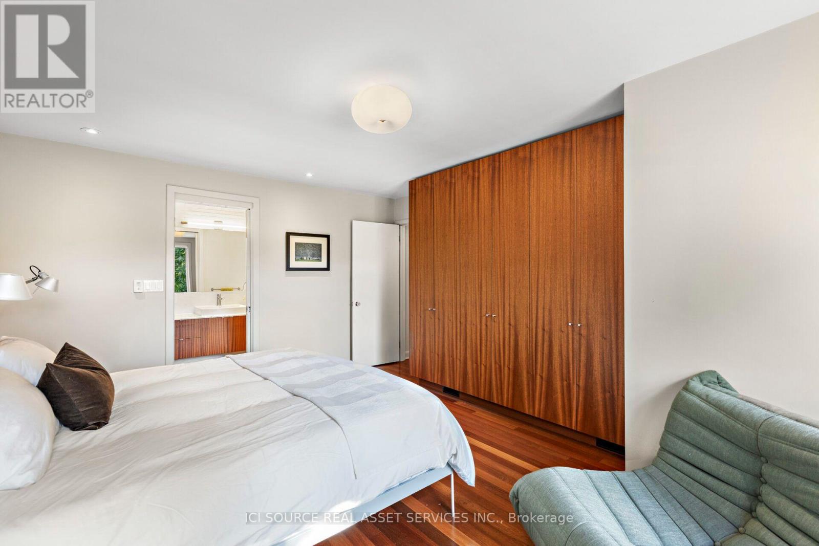 10 Red Oaks Crescent, Toronto, ON photo 22