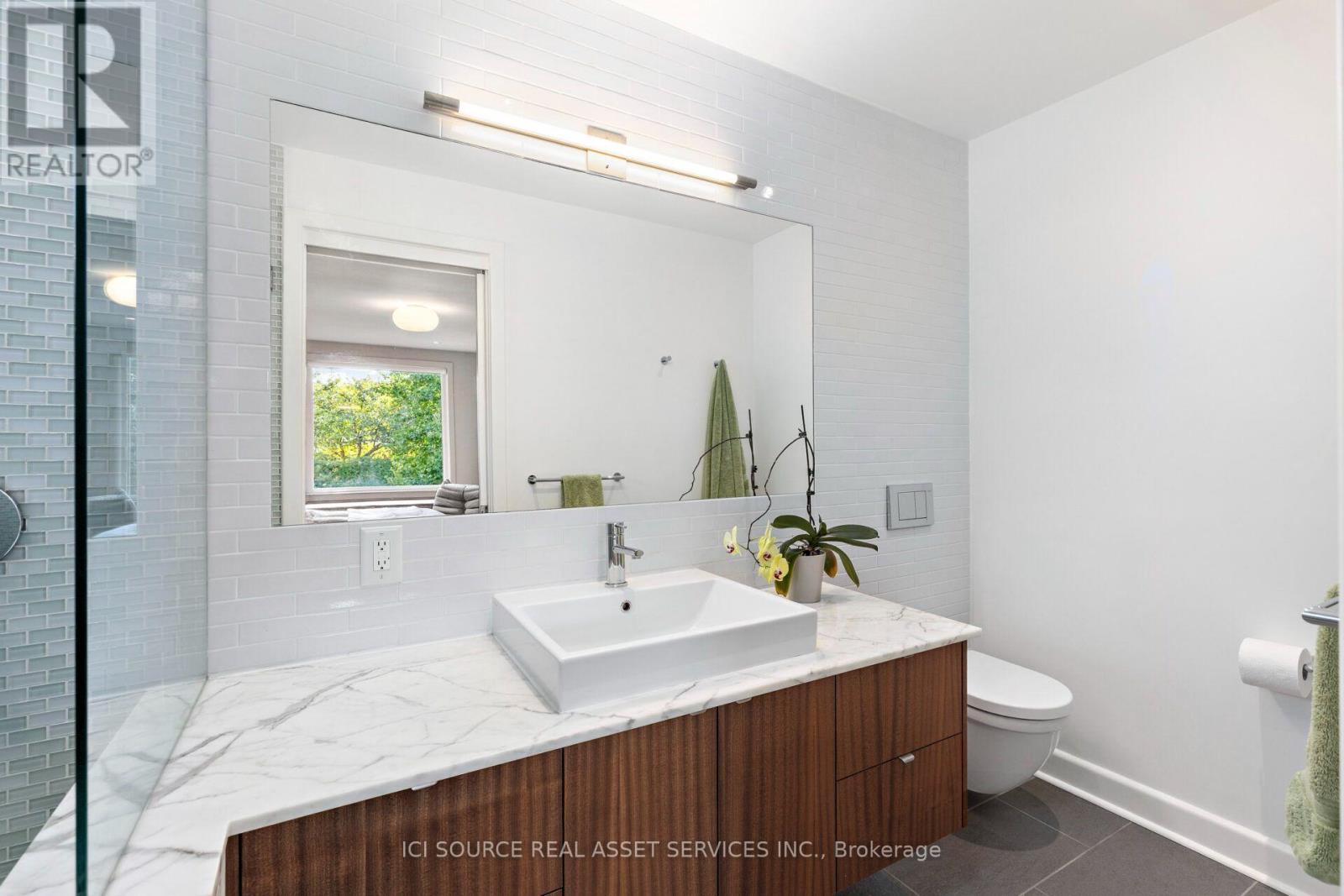 10 Red Oaks Crescent, Toronto, ON photo 24