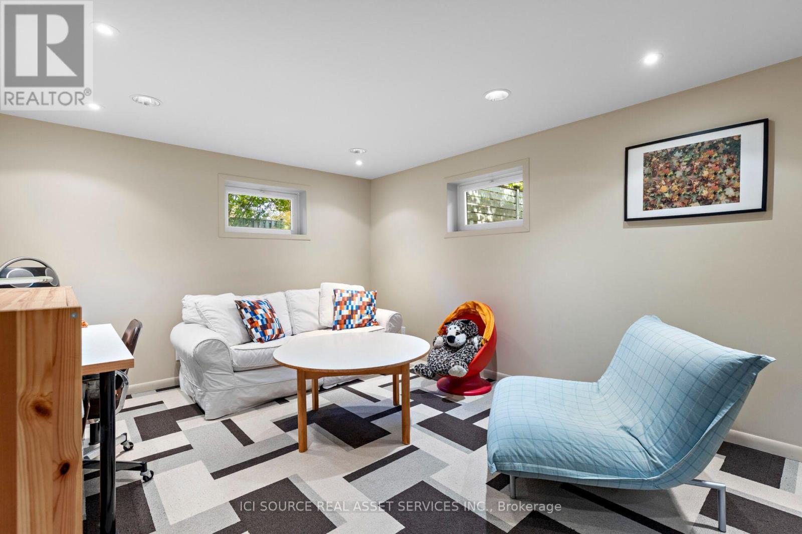 10 Red Oaks Crescent, Toronto, ON photo 32
